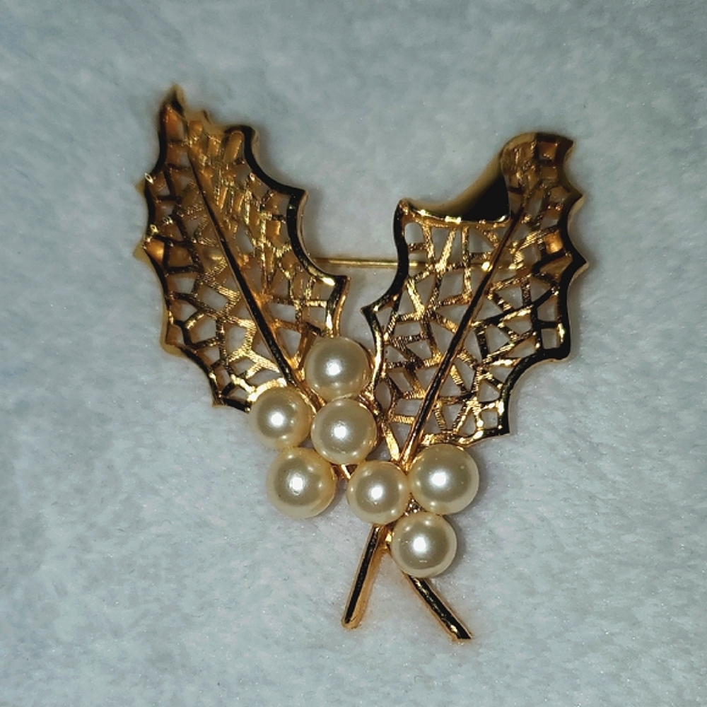 Trifari Gold Tone Leaf Brooch with Pearls Vintage